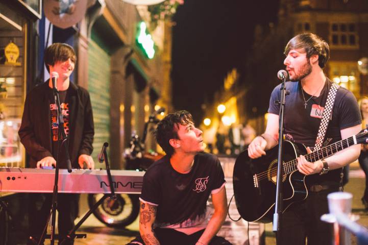 Live alfresco music
